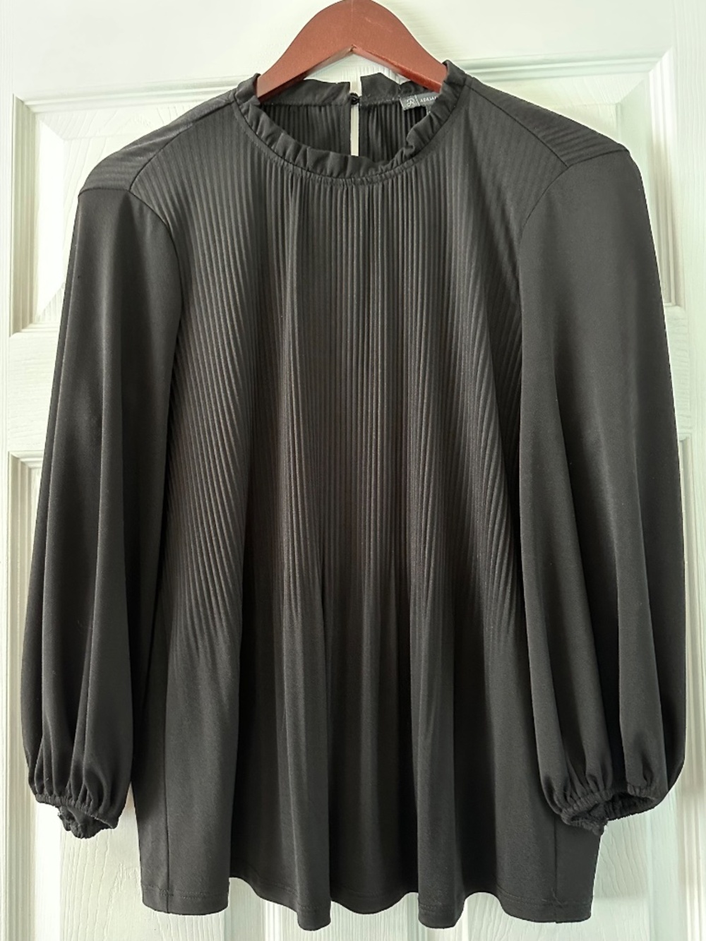 Adrianna Papell Black Pleated Bishop Sleeve Peplum Blouse Top SRelaxed Fit NWOT